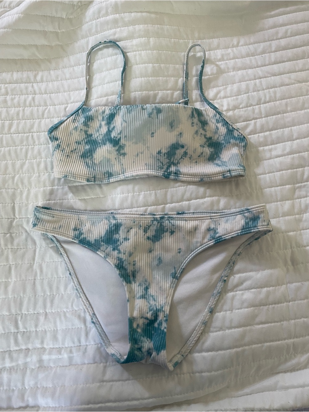 Hollister Blue and White Ribbed Tie-Dye Bikini Top